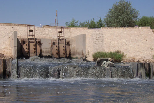 Discharge from the Kirkh Wastewater Treatment Plant, which Bechtel says it is fixing, courses directly into the Tigris. (Dahr Jamail/NewStandard)